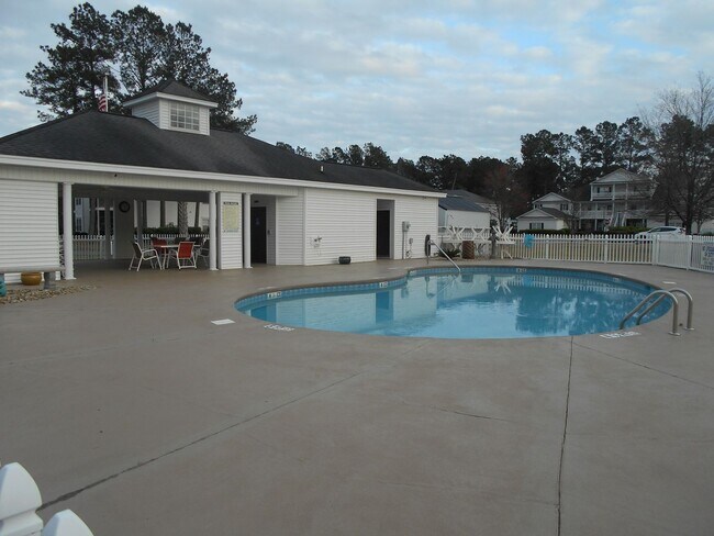 Building Photo - 3 bedroom, 2 bath condo in The Fountains