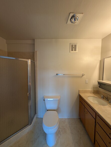 Building Photo - 250 Beach Pl