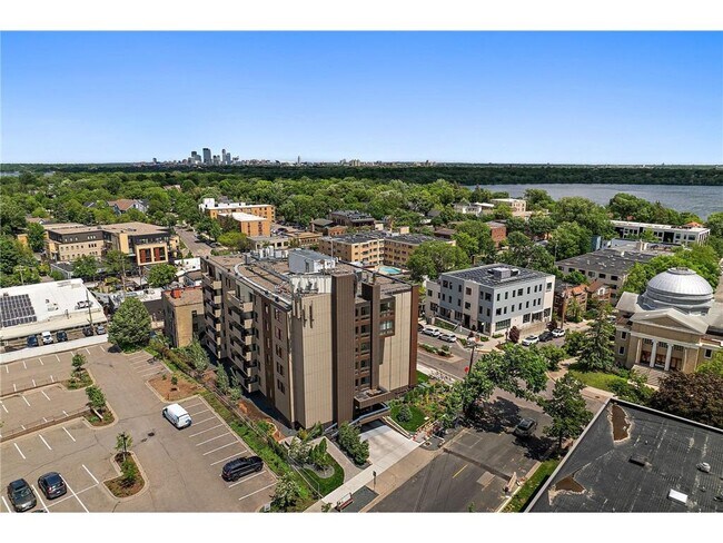 Building Photo - 2800 W 44th St