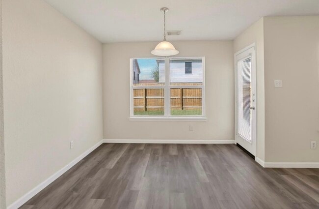 Building Photo - 10635 Goldfinch Rd