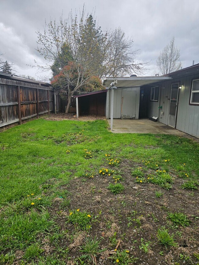 Building Photo - 2913/2915 Juanipero Way