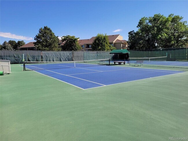 Building Photo - (55+) Newly Renovated 2br Condo in the Heather Gardens Community