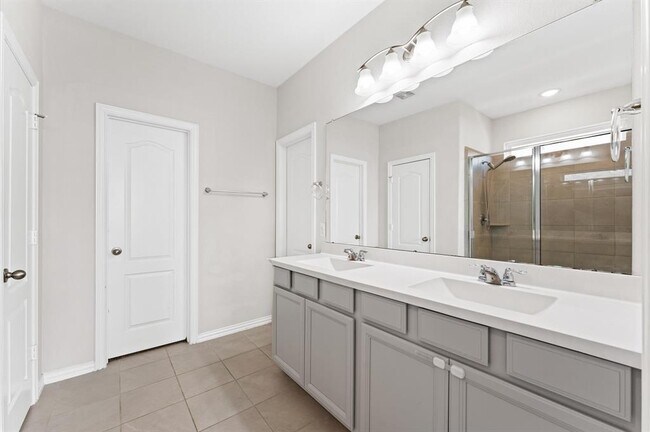 Building Photo - 31423 Elkcreek Bend Dr