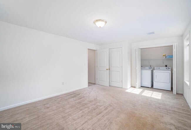 Building Photo - 6383 Creekbend Dr