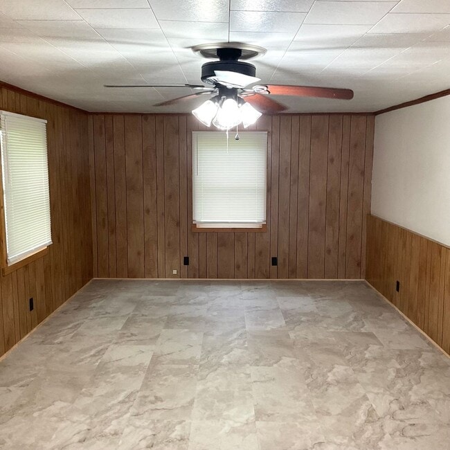 Building Photo - Farm house with 3 bedrooms, 1 1/2 baths