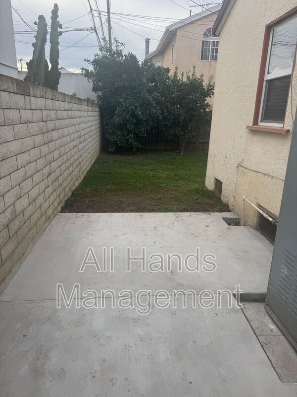 Building Photo - 4116 E 5th St