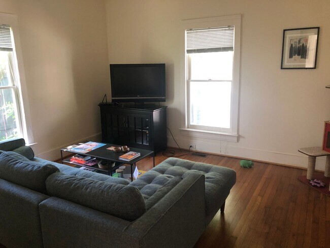Building Photo - APPLICATION PENDING!!! 2 bedroom Secret Hi...