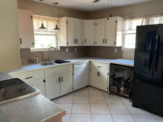 Building Photo - 3 Bed 1 Bath in Shippensburg, PA!