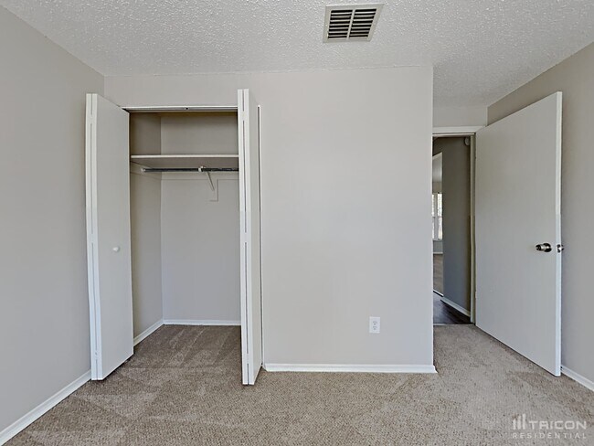 Building Photo - 1641 Rhonda Dr