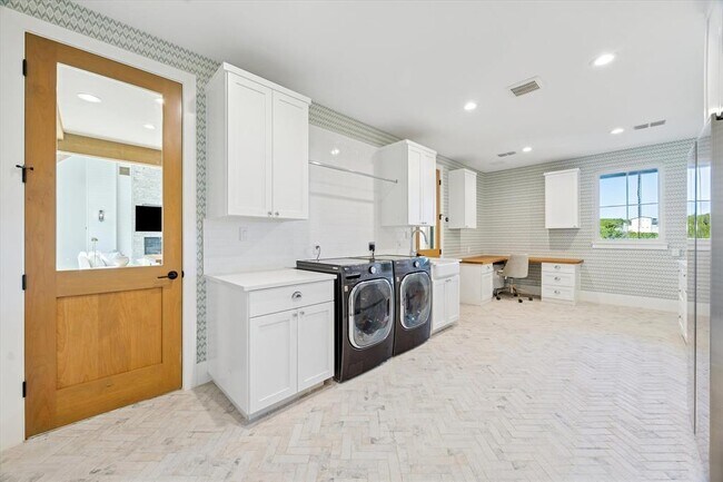 Building Photo - 5000 Creek Meadow