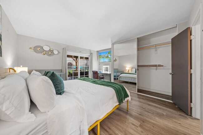 Building Photo - 13075 Old West Ave