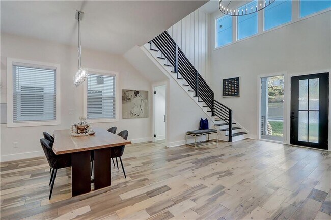 Building Photo - 2014 Cambridge Ave