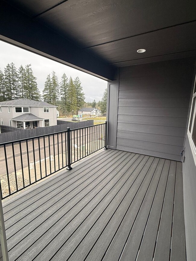 Building Photo - Goregous 3 Bedroom with Loft and Bonus Room! High Ceilings! Pantry! Keyless Entry! Double Oven & ...