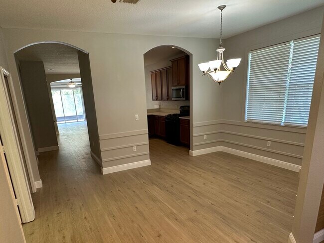 Building Photo - 20205 Merry Oak Ave