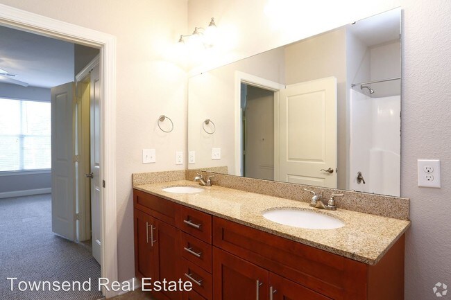 Building Photo - 730 Villagio Pl