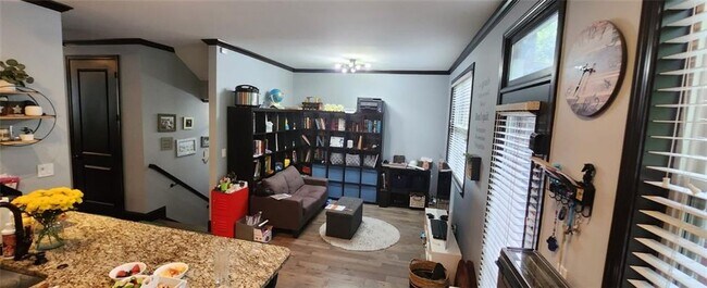 Building Photo - 5583 Julian Pl