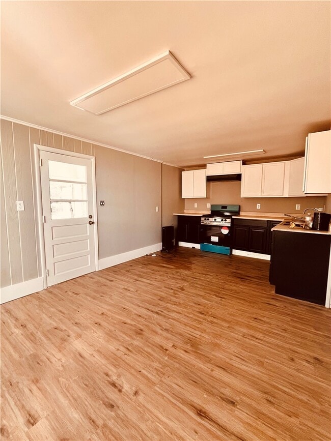 Building Photo - 114 E Main St