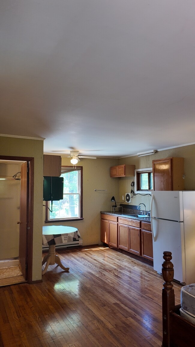 Building Photo - Chestnut Grove Village 200