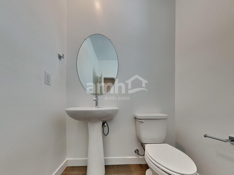 Building Photo - 6469 E Paseo Baranda