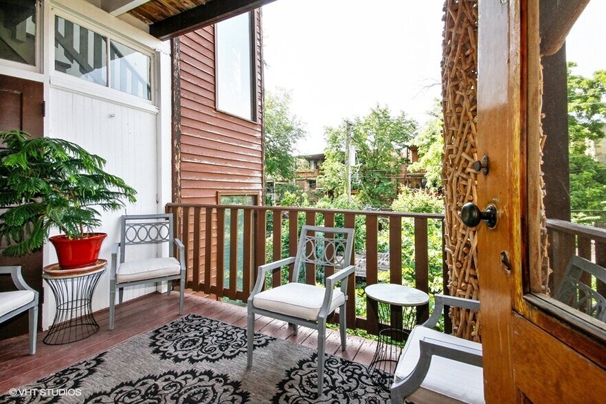 Brompton Apts - Back Porch - 725 W Brompton Ave