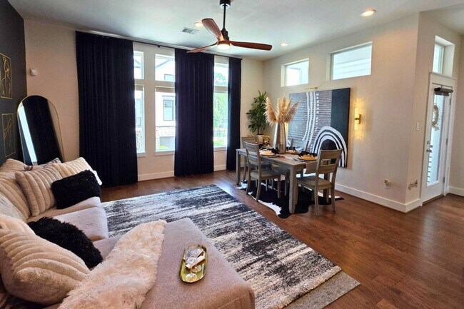 Building Photo - 5342 Donovan Gdns Ln