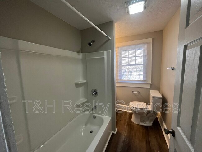 Building Photo - 4926 E New York St