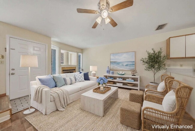 Building Photo - Spacious 2 bedroom townhouse with an additional loft located near TCC!