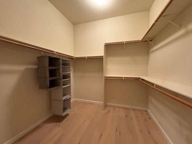 Building Photo - Skyhawk Single Level Beauty