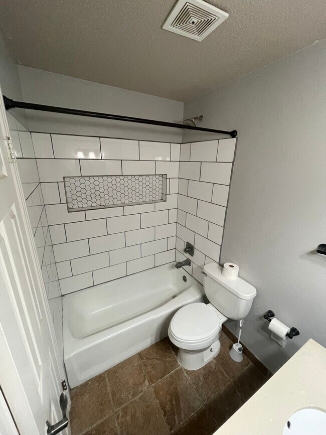 Building Photo - 1209 W Copper Ave