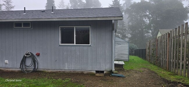 Building Photo - Updated 3 bedroom with a bonus room