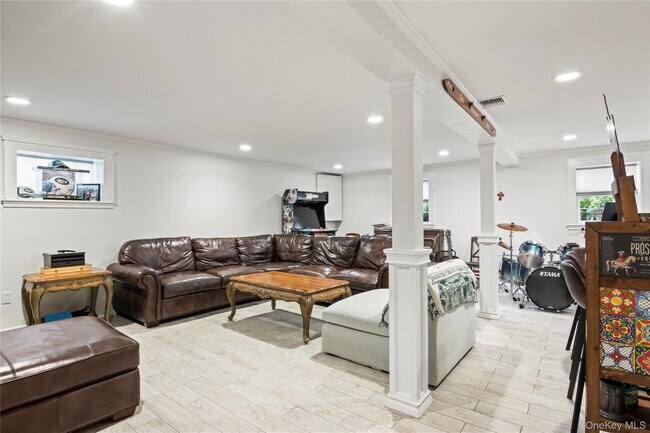 Building Photo - 105 Midway Ave