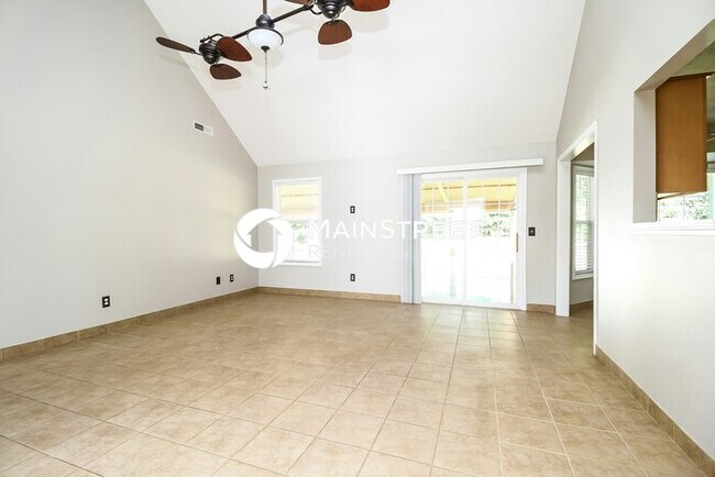 Building Photo - 3 Bedroom Pet-Friendly Home in La Vergne, TN with Main Street Renewal