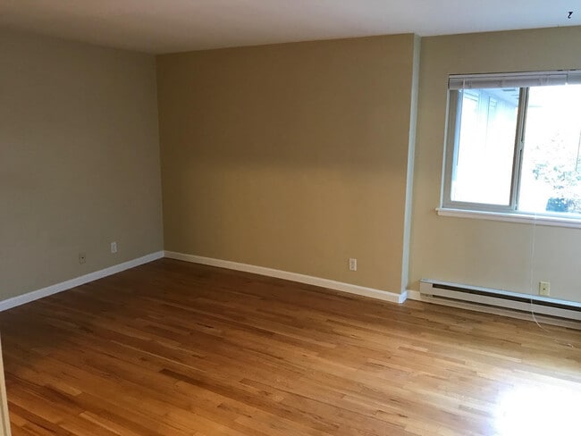 Interior Photo - 712 Summit