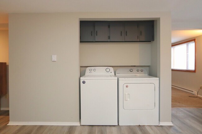 Building Photo - 322 Maple Dr