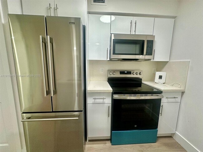 Building Photo - 2890 N Oakland Forest Dr