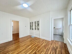 Building Photo - 130 5th Ave