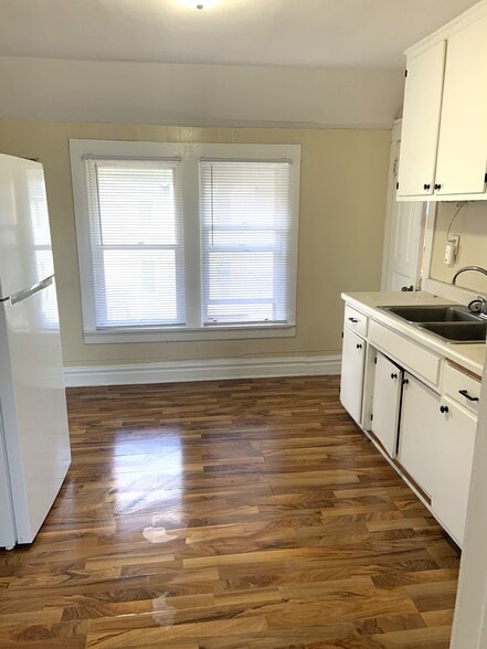 kitchen - 3904 14th Ave