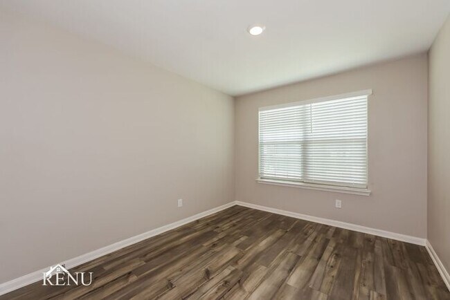 Building Photo - 1931 Hialeah Dr