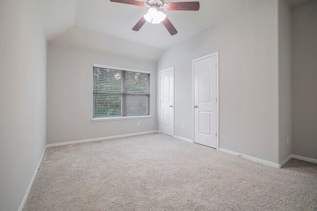 Building Photo - 210 Black Swan Pl