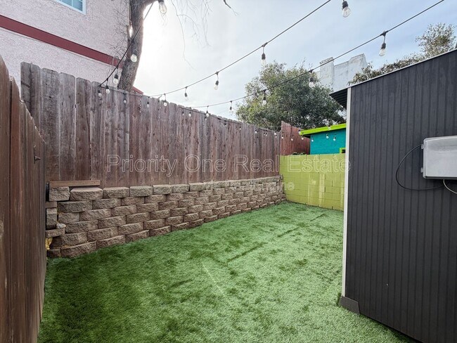 Building Photo - 2987 Clay Ave