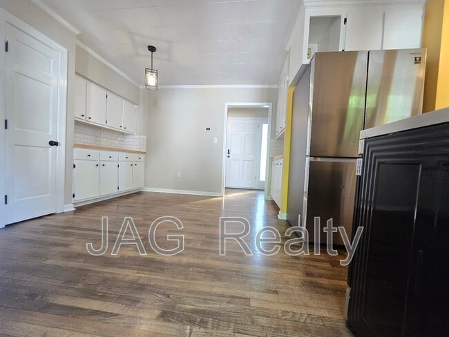 Building Photo - 328 W Liberty St