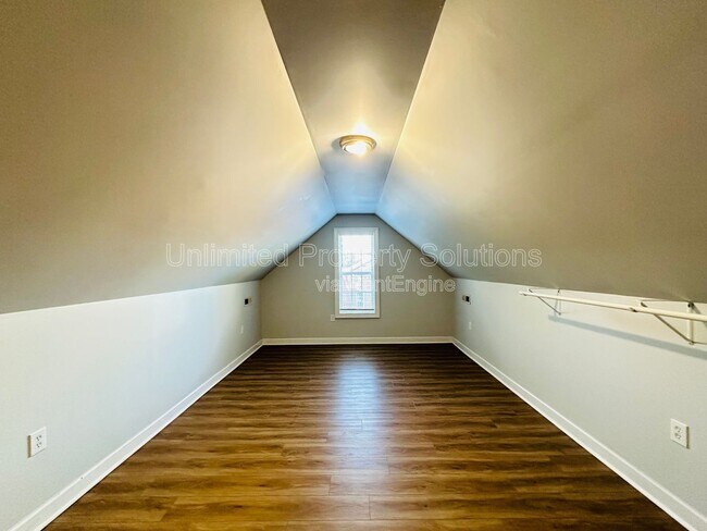 Building Photo - 5244 Christian Dr