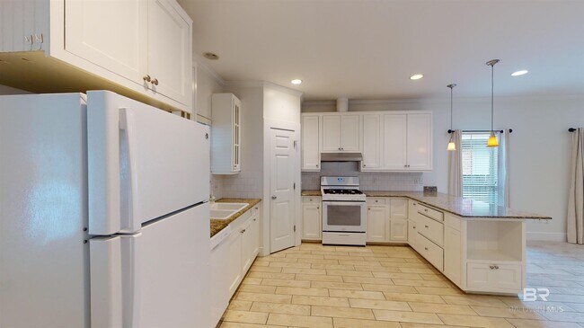 Building Photo - 6052 Magnolia Pl E