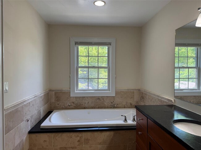 Building Photo - 6 Bennett Common Way