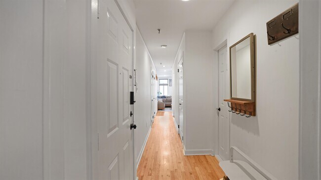 Building Photo - 228 Monroe St