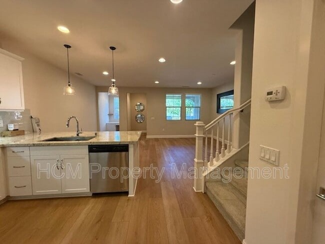 Building Photo - 804 El Paseo