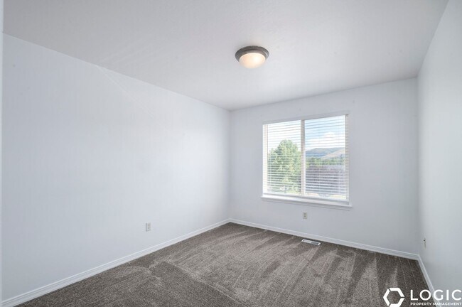Building Photo - 5878 Arlinridge Dr