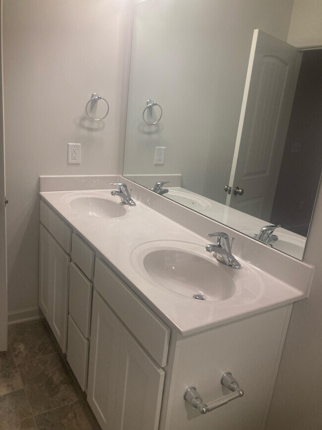 Building Photo - 2495 Ashton Park Ln