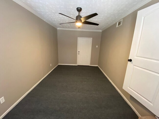 Building Photo - **ON HOLD**3 or 4 Bedroom / 1.5 Bathroom Home for Rent in Columbus, GA