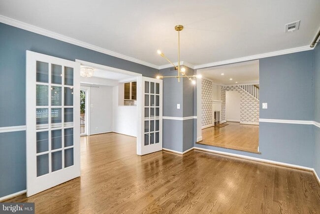 Building Photo - 740 Upland Pl